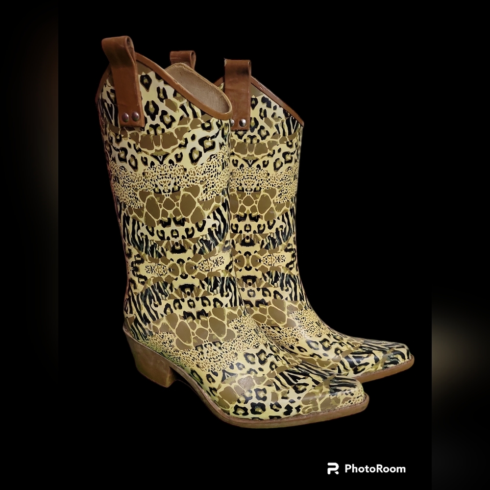 Nature Breeze US Size 7 Rubber Animal Print Boots